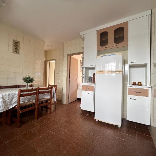 Aconchegante apartamento de 2 quartos - Pertinho da Praia - Foto 4