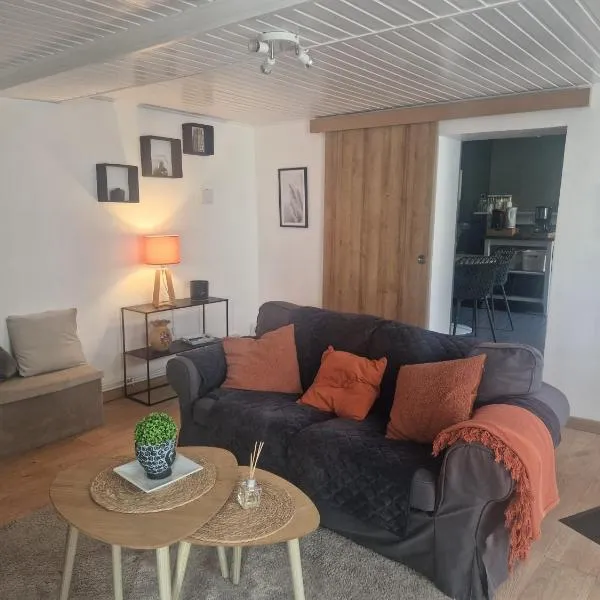 Petite maison chaleureuse, hotel v destinaci Leuze-en-Hainaut