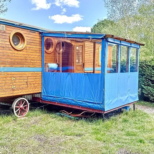 Blue : La Roulotte du Médoc, hotel v destinaci Naujac-sur-Mer