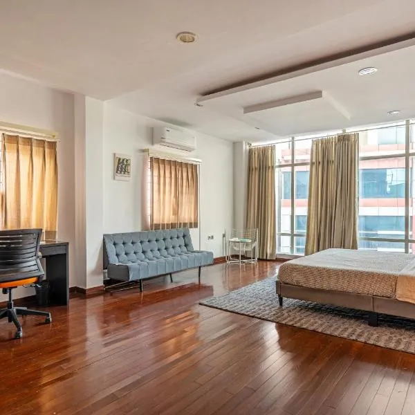 4 BHK Luxury Penthouse- Sliceinn Velvet, Wilson Garden, Bangalore, hotel in Bengaluru