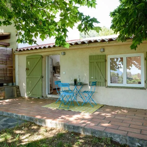 Dépendance d'un mas provençal, hotel in Solliès-Pont