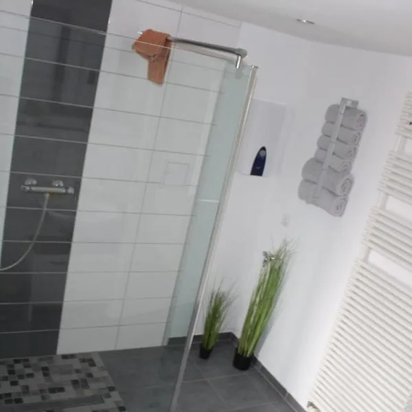 Schroedters Fewo، فندق في ثال