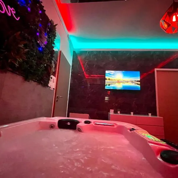 Love room avec jacuzzi intérieur proche Blagnac, hotel in Aussonne