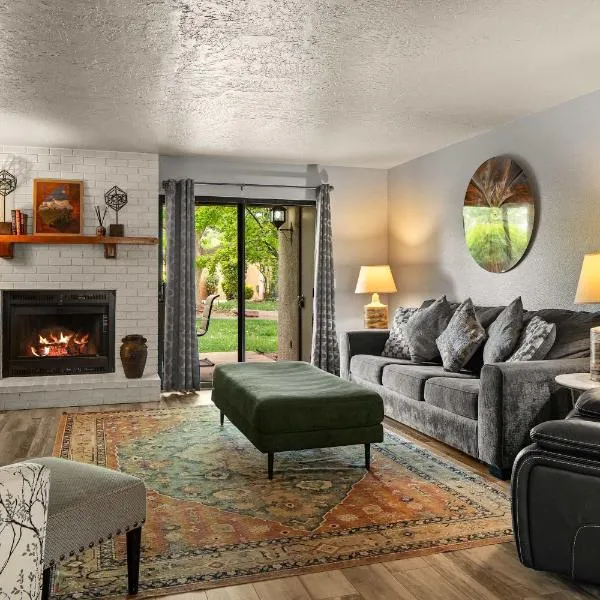 Charming Sedona Stay with Community Spa & Pool, hotel en Sedona