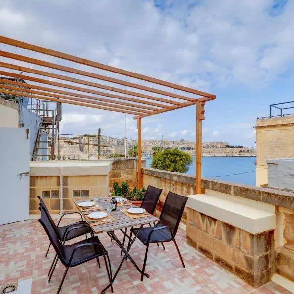 Traditional Maltese Townhouse with Roof Terrace, hotel en Senglea