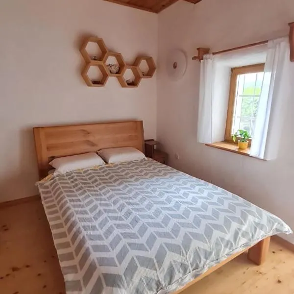 Soba tete Tile - Hiša ob gozdu, hotel v destinaci Ptuj