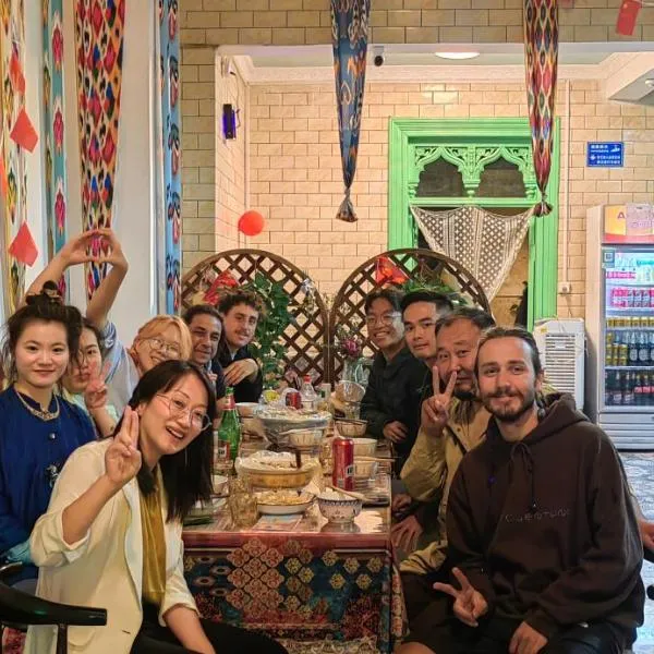 Ella International Hostel Kashgar - Near Ancient City - Shuttle & Private Car Service - Local & Cross-border Travel Arrangements - Bar & Café - Group Meals & Party Events - Luggage Storage: Kashgar şehrinde bir otel