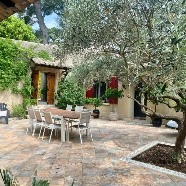 Le patio de Montaury, hôtel à Nîmes
