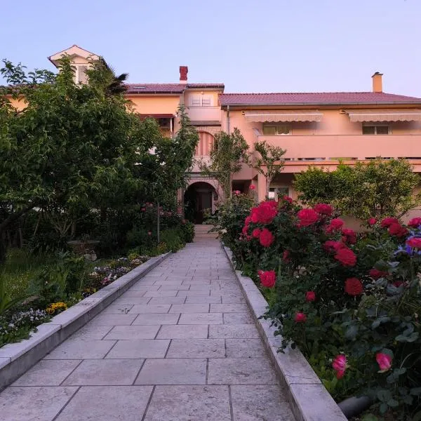 Haus Sabina, hotel en Palit