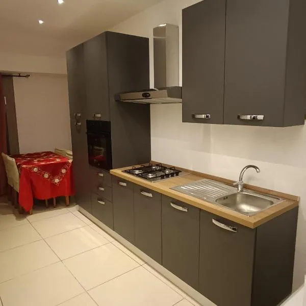 Caraceni Apartaments 1, hotel in Castel di Sangro