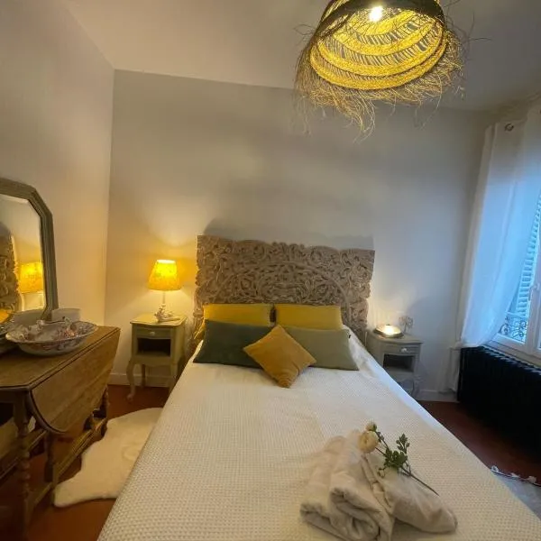 Cozy duplex with private garden, hotel i Soisy-sur-Seine