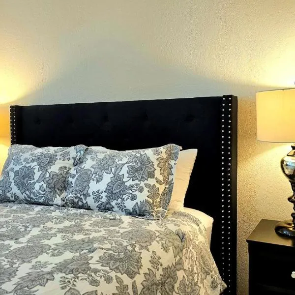 Nice Private Room in a House Close to Red Rock & Las Vegas Strip #1, hotel v Las Vegas