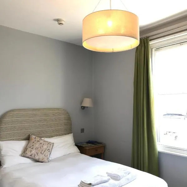 The George Hotel, hotel v destinaci Henfield