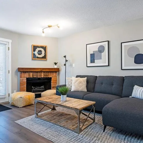 The Moose Lodge - Modern Condo in Collingwood, hotel di Collingwood
