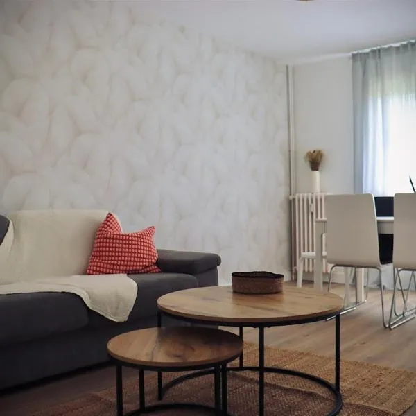 Chaleureux appartement avec parking gratuit, hotel em Ifs