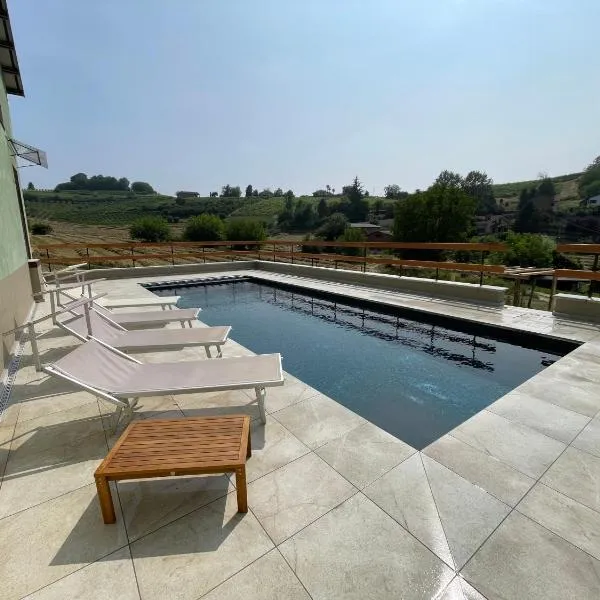 CA'du LIN - Jacuzzi e Piscina, hotel v destinaci Cisterna dʼAsti