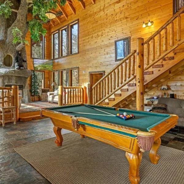 Splashing Treehouse! Private pool-Hot tub!, hotel din Sevierville