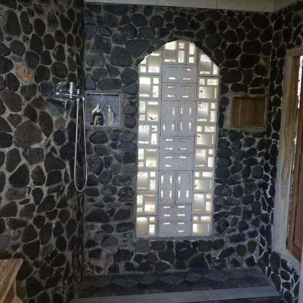 Viesnīca Waecicu Eden Beach Hotel pilsētā Labuanbadžo
