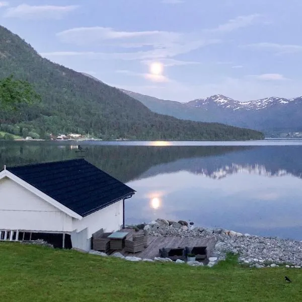 Gorgeous Home In Elnesvågen With Wifi, hotel v destinácii Sylte