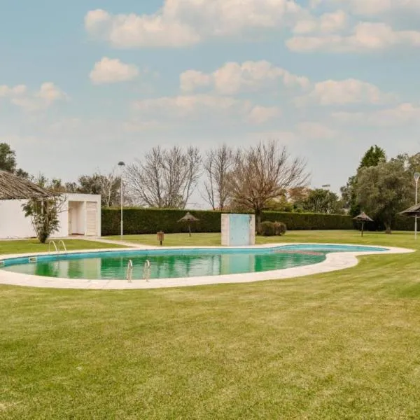 Deluxe Sea View Pool Villa, Hotel in Esposende