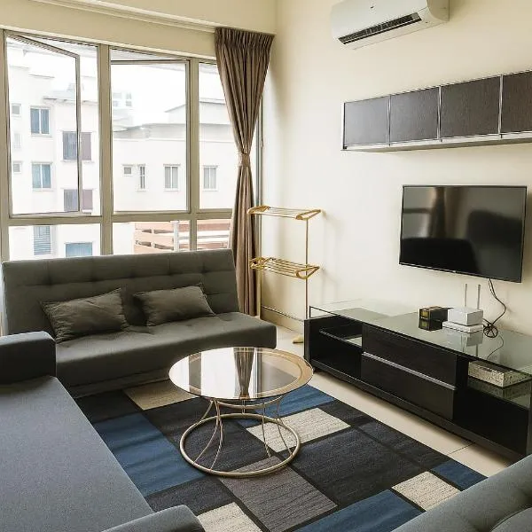 E-Tiara Apt King Size Bed 1-7pax LRT YSW Homes, hotel in Subang Jaya