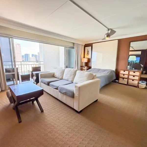 Ilikai Apt 2127 - Spacious Studio with Spectacular Ocean & Harbor Views, hotel v Honolulu