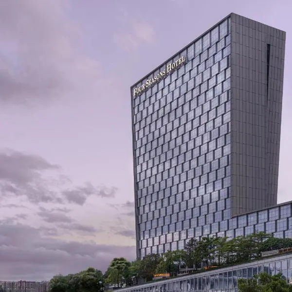 Four Seasons Hotel Shenzhen, hotel in Shenzhen