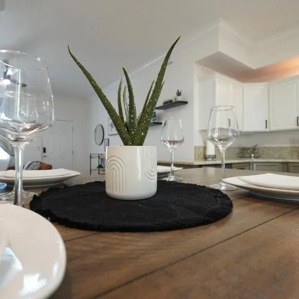 Luxury 2BD 2BTH Condo 5, hotel in Cocoa Beach