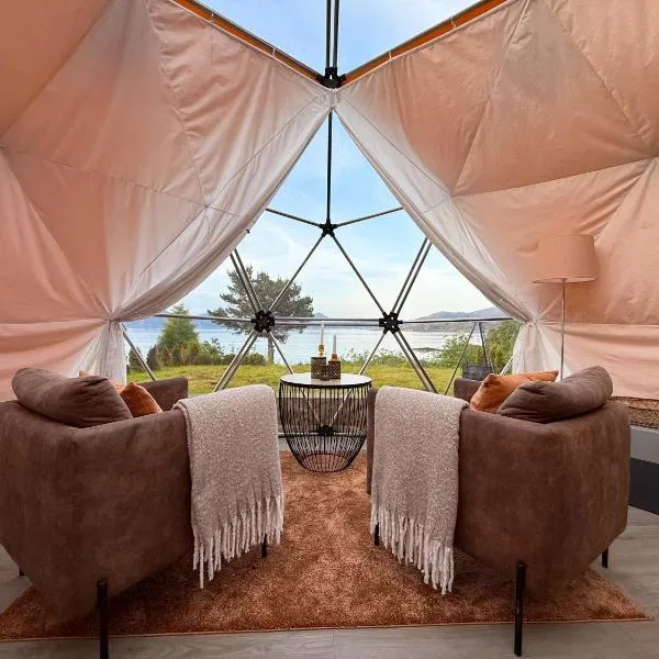 Idyllisk overnatting i dome ved sandstrand, hotel v destinaci Langenes