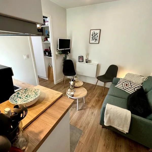 Appartement niché au cœur de Montmartre, hotel em Paris
