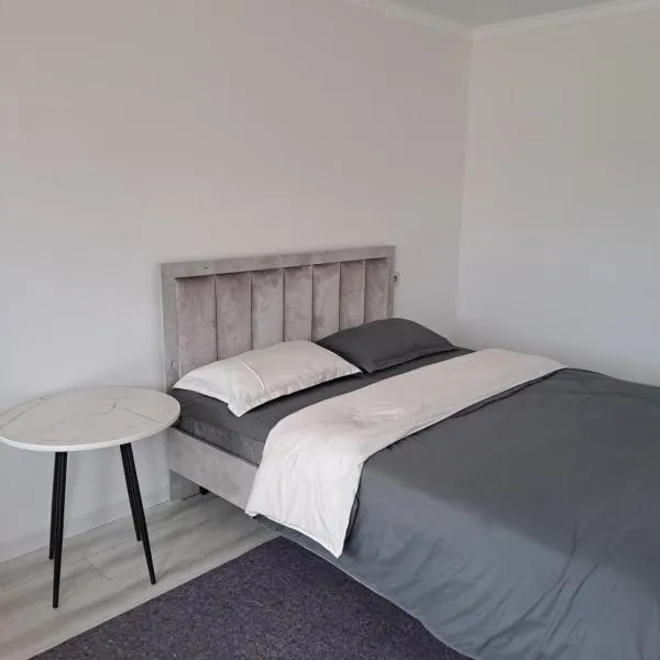 "AILUN" Guest house, hotel in Tong