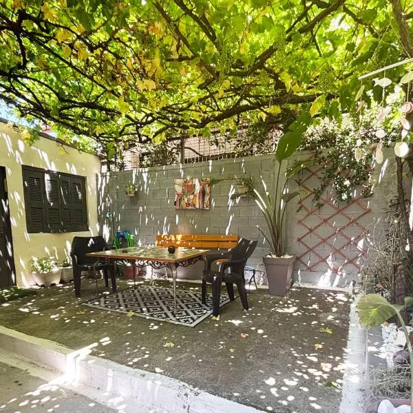 The Local Pin House - Ευρύχωρη μονοκατοικία, Λαμία, hotel a Làmia