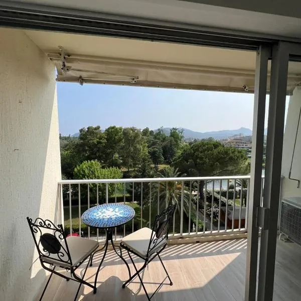 Beautiful river view studio, hotel in Mandelieu-la-Napoule