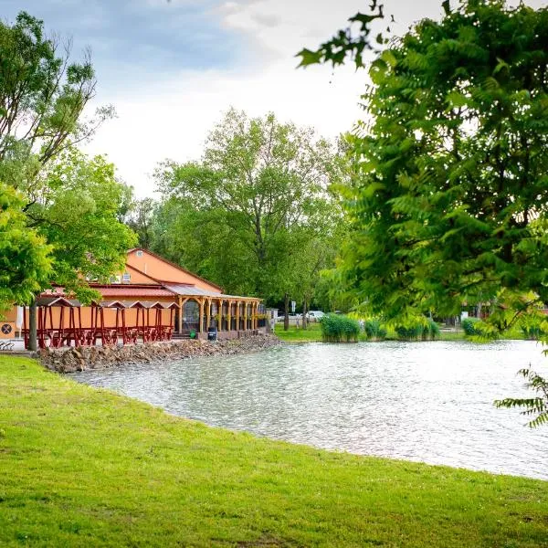 Irány Colorado Camping、ニーレジハーザのホテル