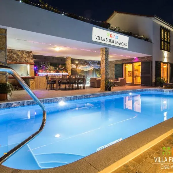 Villa Four Seasons, heated pool and 3 en-suite bathrooms, hótel í Velika Cista