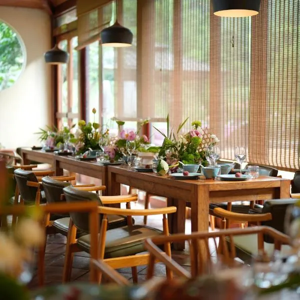 The Apsara Lodge-Airport or TS Free pick-up over 3 nights, hotel in Yangshuo
