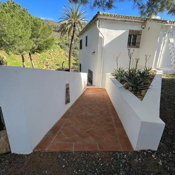 El bufon de la corte, hotel v destinaci Carratraca