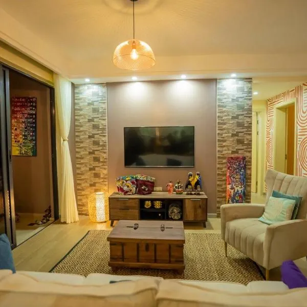 Modern 2BR Apartment Pool & Balcony, Hotel in Nairobi