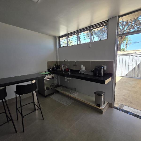 Microcasa Privativa 3 - Suíte Mobiliada Climatizada WiFi e Garagem Individual - Foto 4