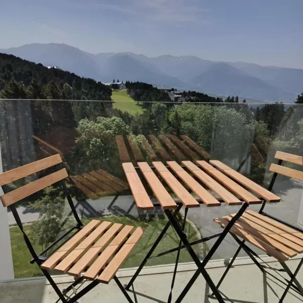 logement avec belle vue sur montagne, hotel i Égat