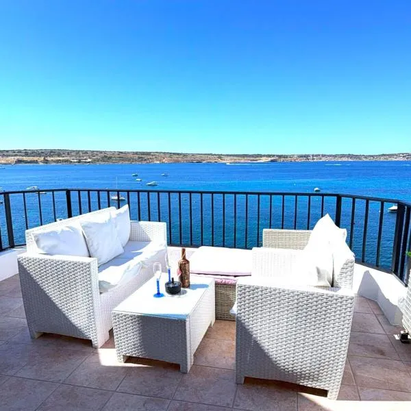Seafront apartment Terrace, lounger & Panoramic ocean views, hotel a Mellieħa