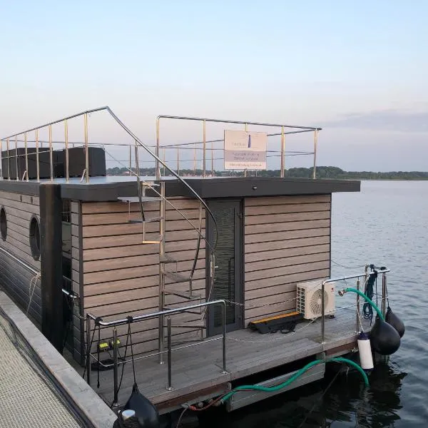 Hausboot Fjord Nordstern mit Dachterrasse in Schleswig, hotel v destinaci Šlesvik