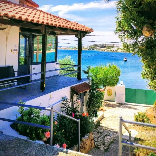 Cap Sounion Seafront Apartment - Adults Only、スーニオのホテル