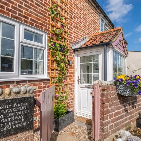 Winterton Sea Sanctuary, Hot Tub & Log Burner by the Dunes, hotell i Winterton-on-Sea