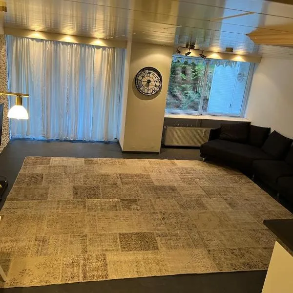 Schöne Maisonette 4 Zimmer mit Garten, hotel em Rodgau