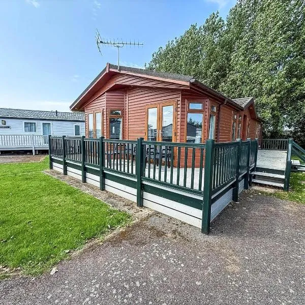 Modern 4 Berth Lodge With Decking At Manor Park In Hunstanton Ref 23024W, hotel v destinaci Hunstanton