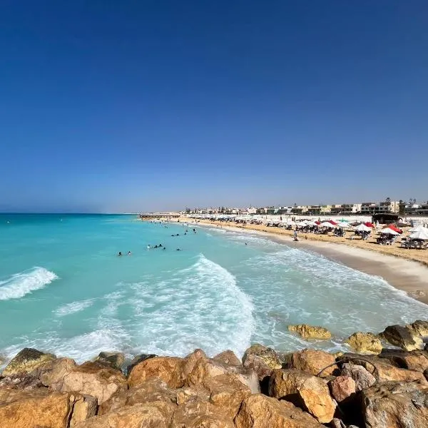 Beachfront Chalet in Green Beach, North Coast, hotel a El Alamein