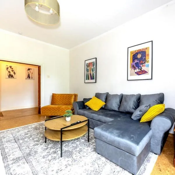 City center, High ceilings, 75m2 2BR Free parking，位于塔林的酒店