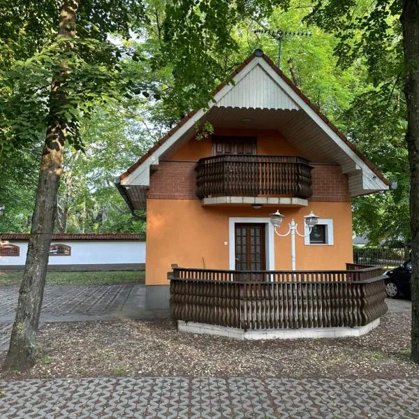 Hátsó Udvar Kuckó, hotel in Kunfehértó