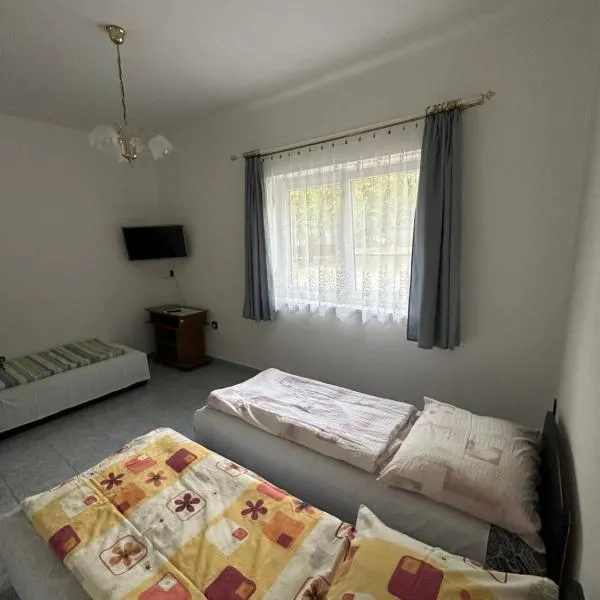 Hátsó Udvar Kuckó, hotel in Kunfehértó